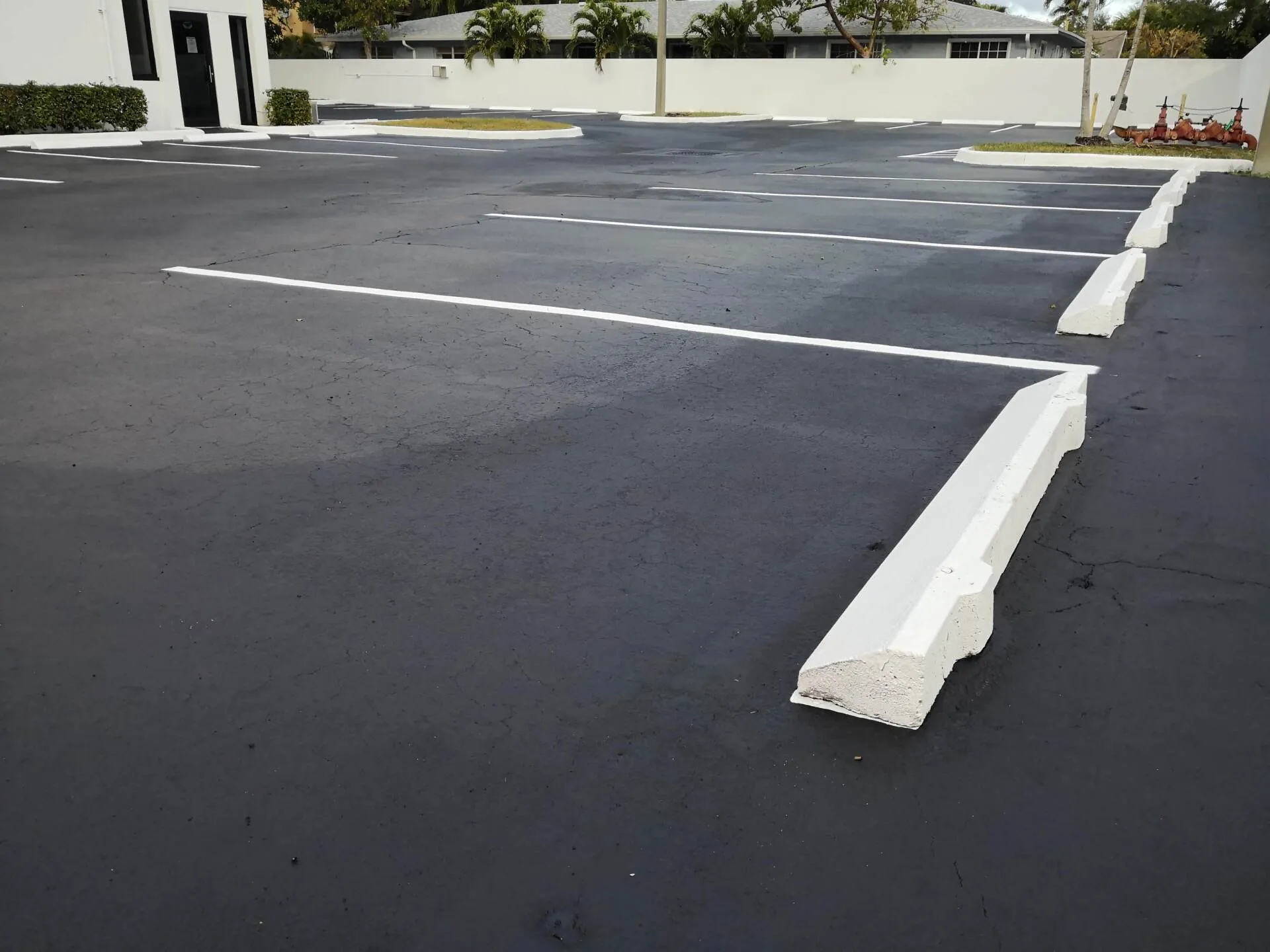 private parking lot sealing in Jacksonville, FL